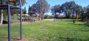 Le terrain de sport